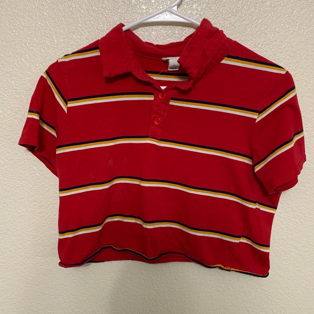 Red cropped polo shirt